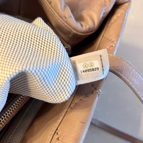 Vintage CHANEL Beige Calfskin Tote - Picture 11 of 11